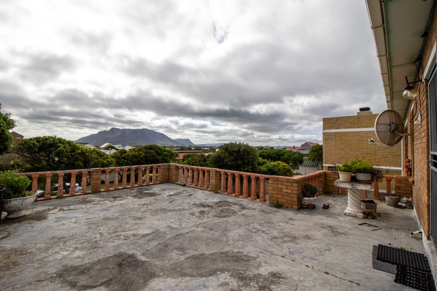 4 Bedroom Property for Sale in Kleinbaai Western Cape